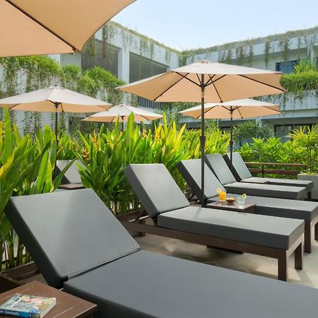 Eightfold Urban Resort Siem Reap Esterno foto Pool Deck