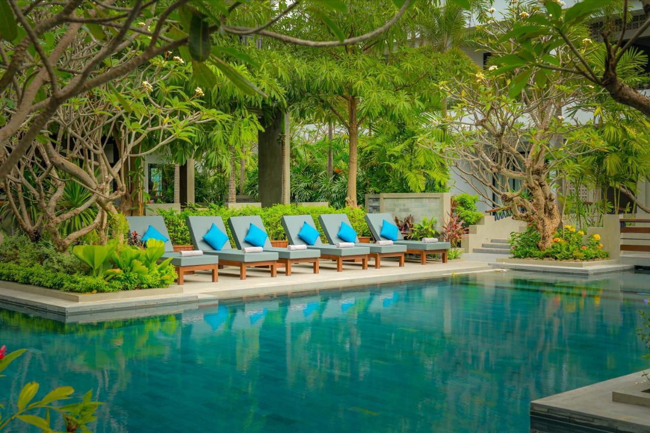 Eightfold Urban Resort Siem Reap Esterno foto The swimming pool at The Sukhothai