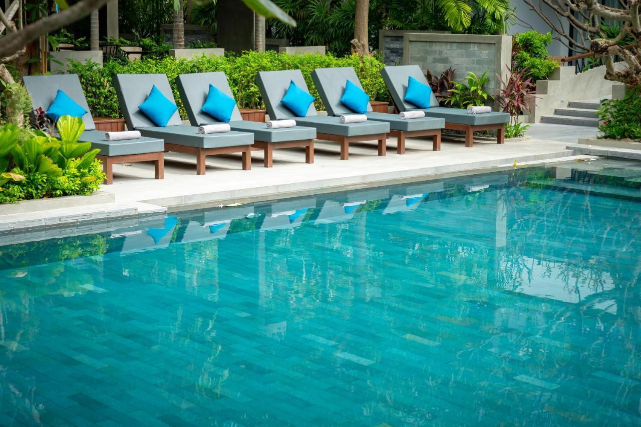 Eightfold Urban Resort Siem Reap Esterno foto Pool at the hotel