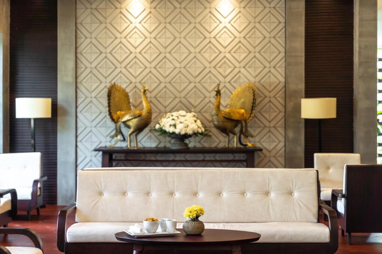 Eightfold Urban Resort Siem Reap Esterno foto The interior of the hotel