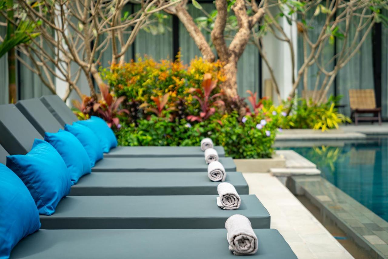 Eightfold Urban Resort Siem Reap Esterno foto Pool at the hotel