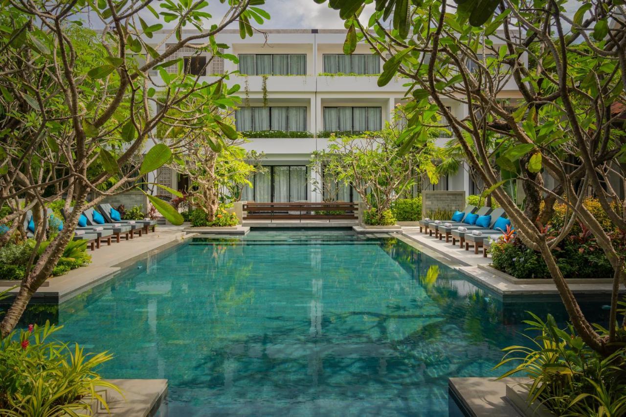 Eightfold Urban Resort Siem Reap Esterno foto The hotel's swimming pool