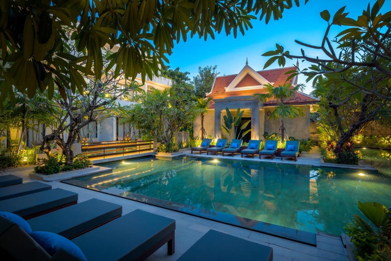 Eightfold Urban Resort Siem Reap Esterno foto The hotel's swimming pool