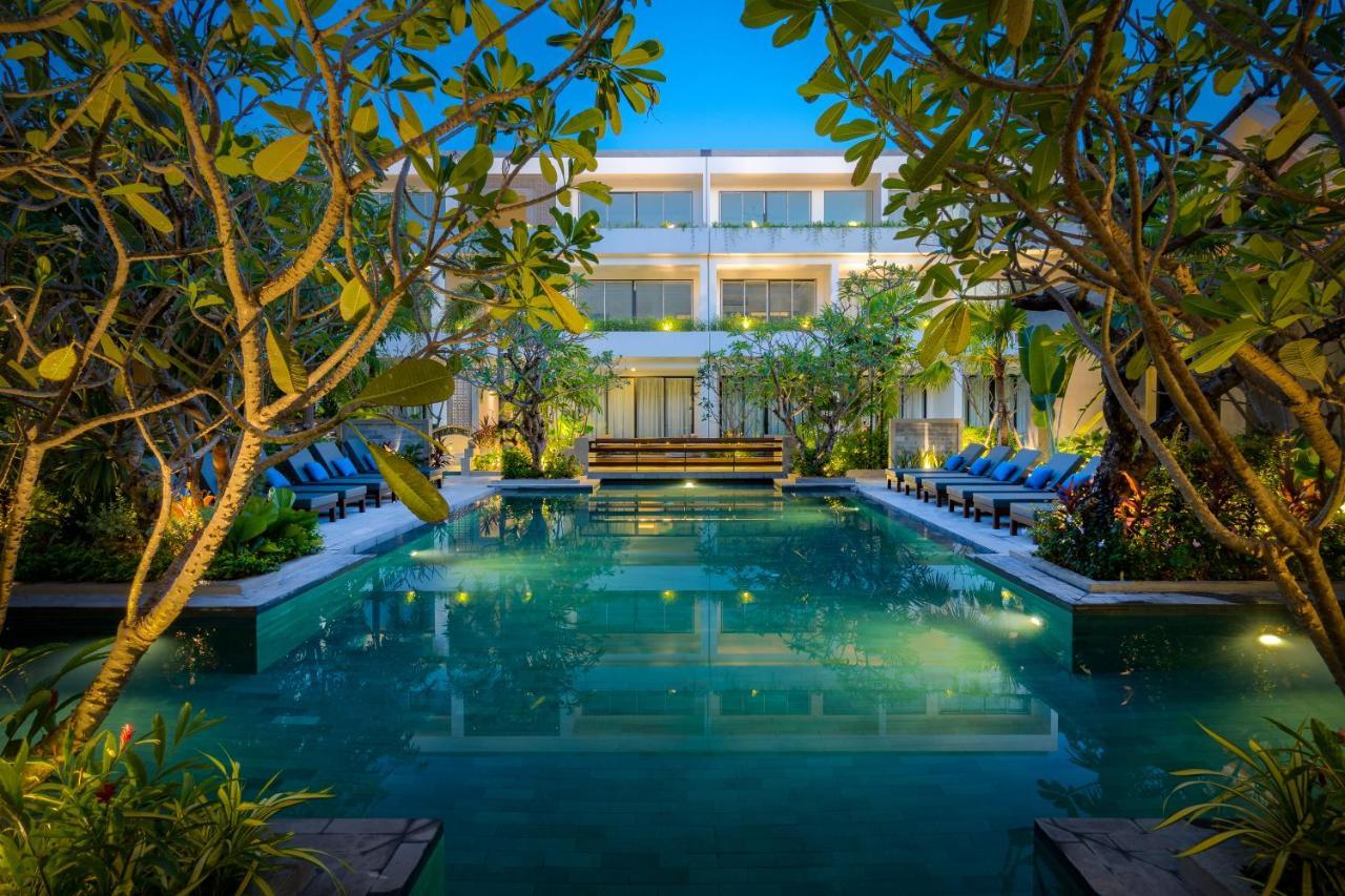 Eightfold Urban Resort Siem Reap Esterno foto The hotel's swimming pool