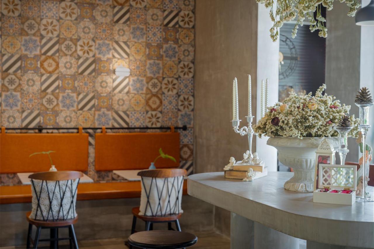 Eightfold Urban Resort Siem Reap Esterno foto Interior of the restaurant