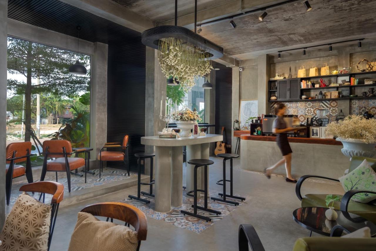 Eightfold Urban Resort Siem Reap Esterno foto Interior of a coffee shop in Bangkok, Thailand