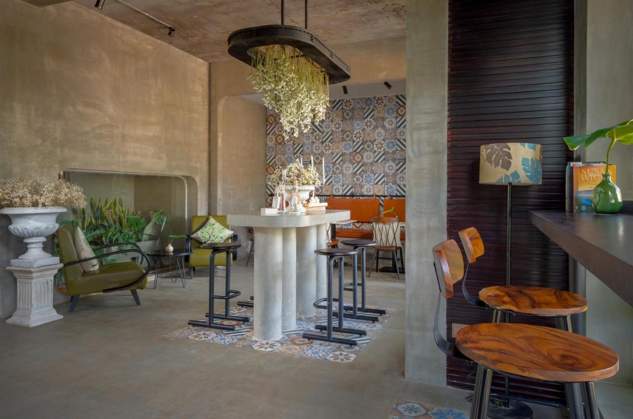 Eightfold Urban Resort Siem Reap Esterno foto The interior of the restaurant
