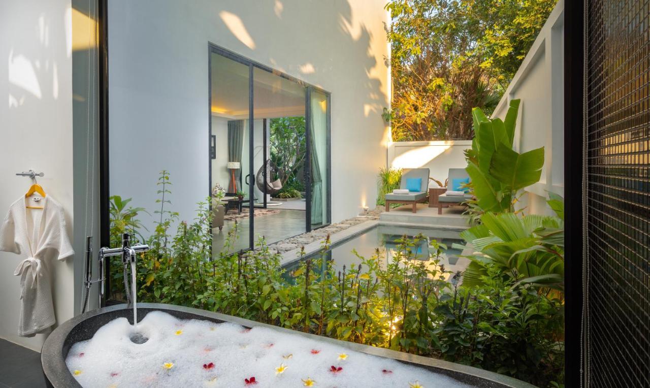 Eightfold Urban Resort Siem Reap Esterno foto A private spa at a hotel