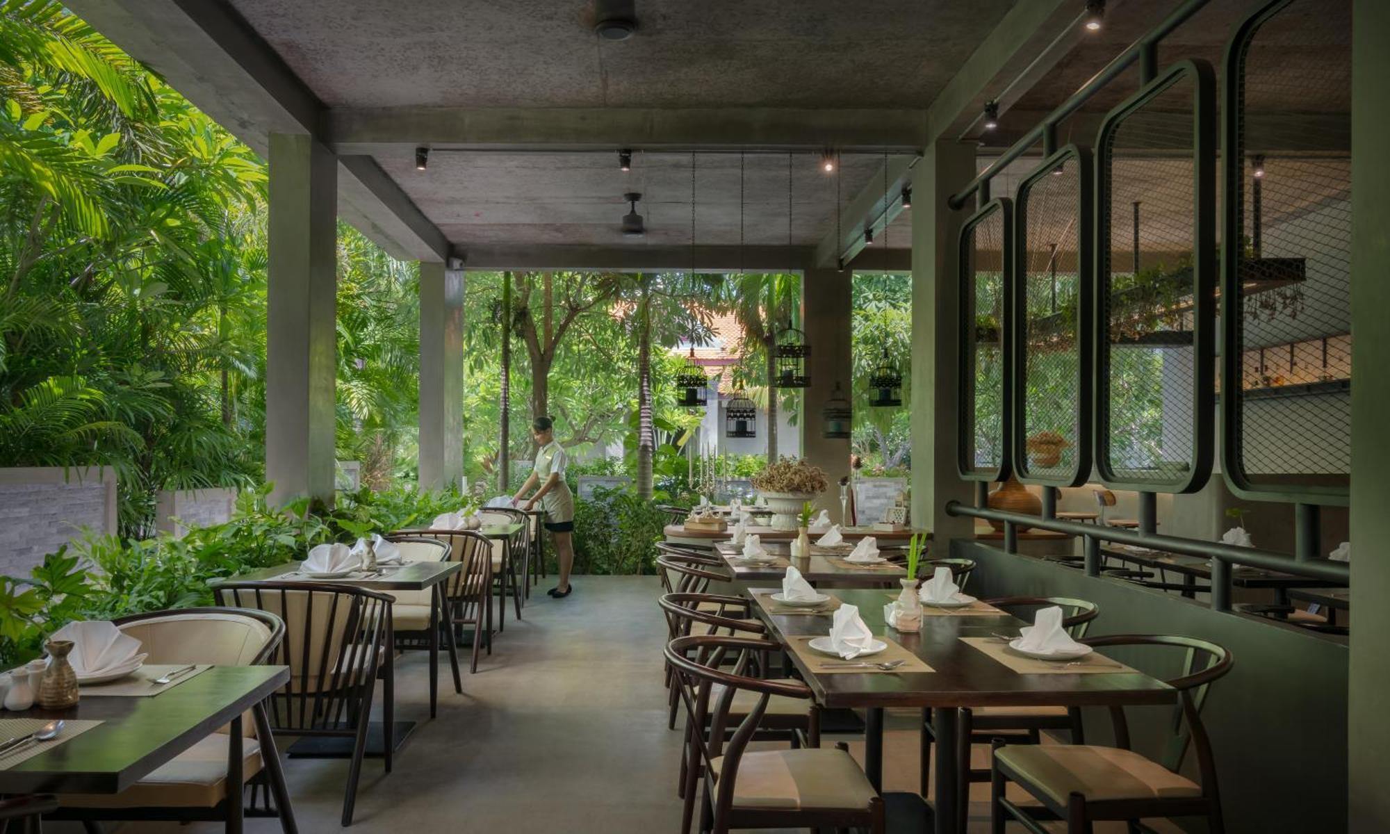Eightfold Urban Resort Siem Reap Esterno foto Restaurant interior