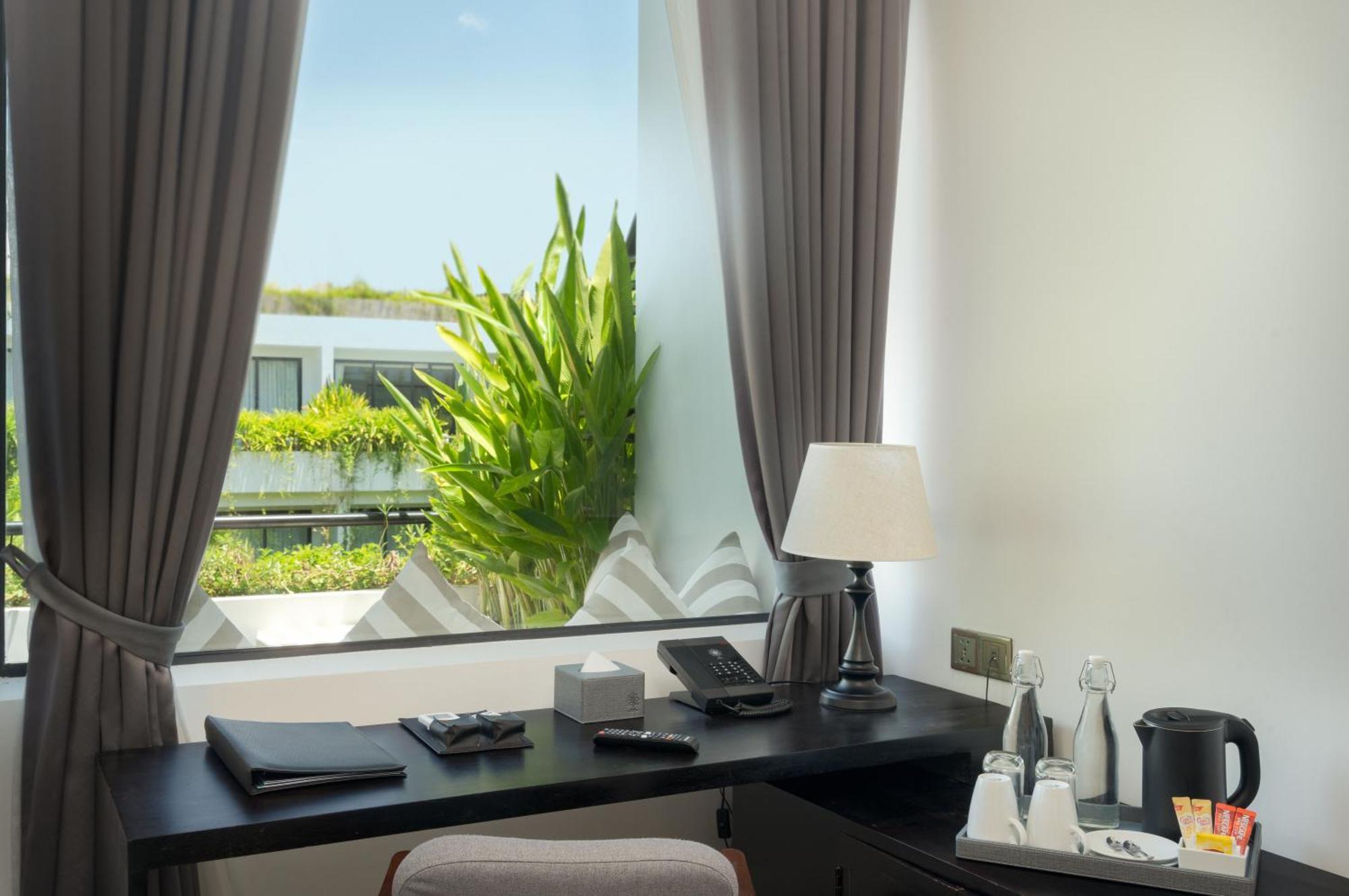 Eightfold Urban Resort Siem Reap Esterno foto A room at the hotel